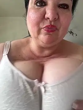 Snapshot of curvymilfmicha chatting on 04.21.26 curvymilfmicha online show from 04.21.26
