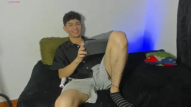 Snapshot of _IanLark chatting on 05.30.26 IanLark online show from 05.30.26