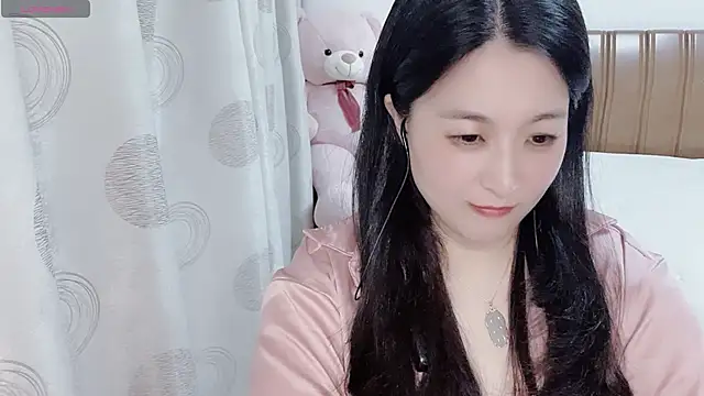 Snapshot of D-Misslu chatting on 06.20.26 D-Misslu online show from 06.20.26