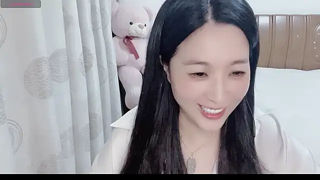 Snapshot of D-Misslu chatting on 07.29.26 D-Misslu online show from 07.29.26