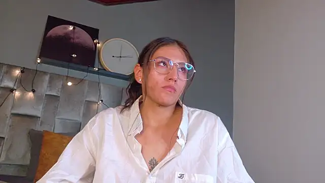 LiaaMoretti   online show from 05.16.26