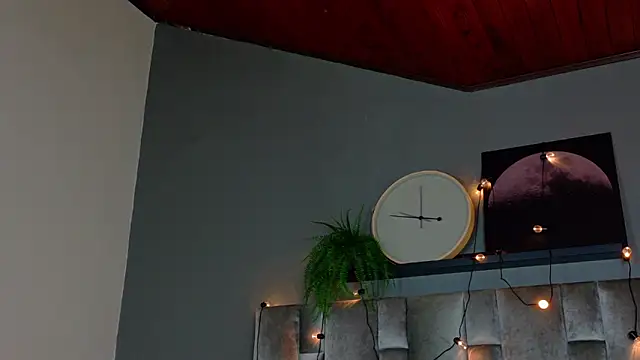 LiaaMoretti   online show from 05.19.26