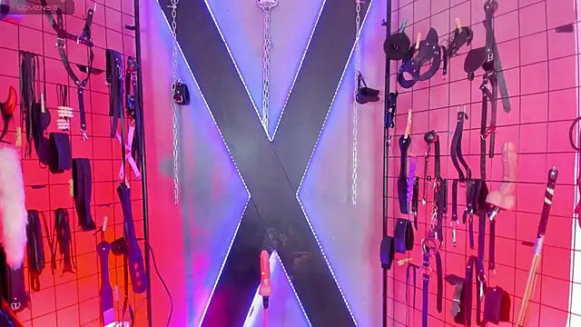 IzobethAri BDSM online show from 04.29.26