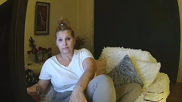 Divineblond online show from 02.17.25