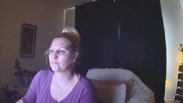 Divineblond online show from 02.19.25