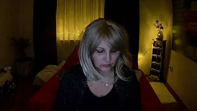Divineblond online show from 02.19.25
