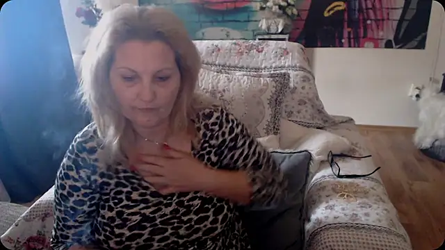 Divineblond online show from 03.19.25