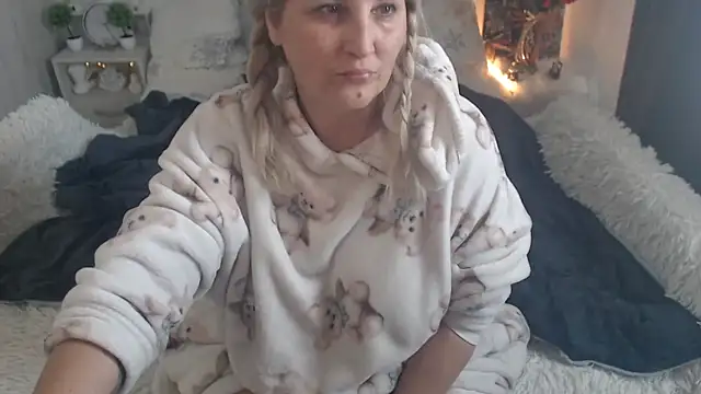 Divineblond online show from 02.25.26