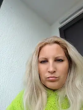 Divineblond online show from 05.17.26