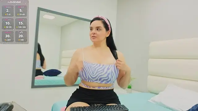 Snapshot of Isabellaa_Reyes chatting on 07.18.26 Isabellaa Reyes online show from 07.18.26