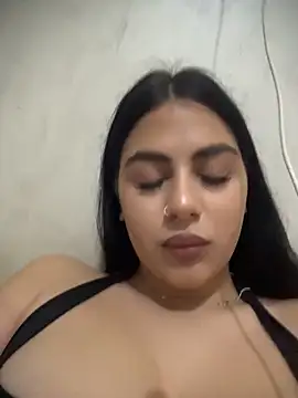 Snapshot of LilyLovell chatting on 05.24.26 LilyLovell online show from 05.24.26
