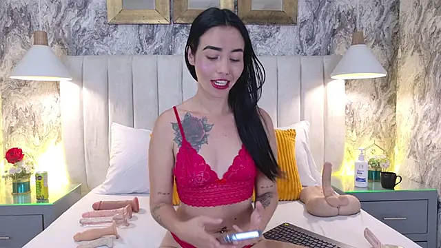 Sophie Vega online show from 06.10.26