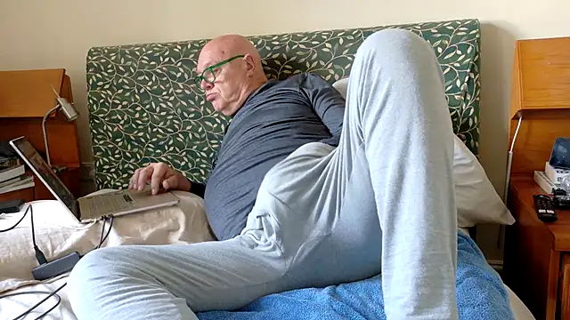 KinkCentral online show from 04.24.26