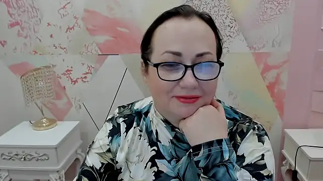 Luciared1 online show from 04.27.26