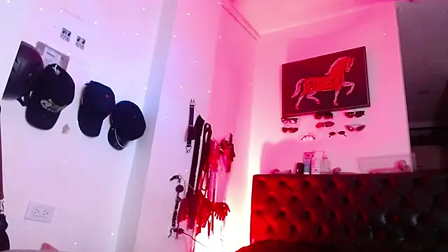 Carolina Bluee online show from 04.27.26