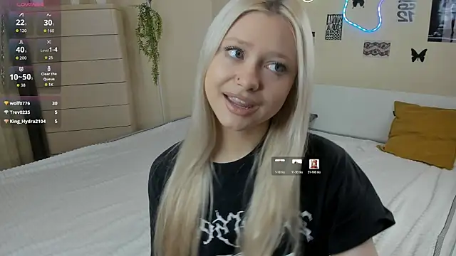Snapshot of MidnightPoise chatting on 05.04.26 MidnightPoise online show from 05.04.26