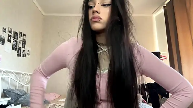 LouisePavlides online show from 05.04.26
