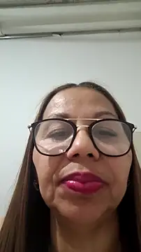 Snapshot of Ladymilf12 chatting on 05.31.26 Ladymilf12 online show from 05.31.26