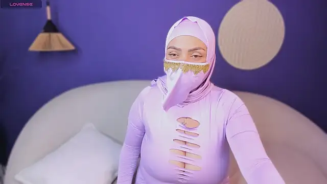 Alaya Lux online show from 06.24.26