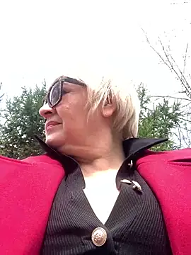 Laura Miillf online show from 04.30.26