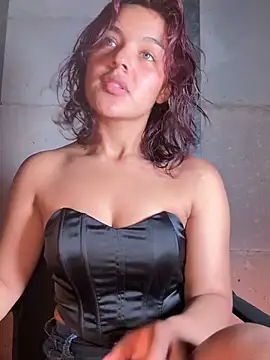 Snapshot of mariannella chatting on 05.19.26 mariannella online show from 05.19.26