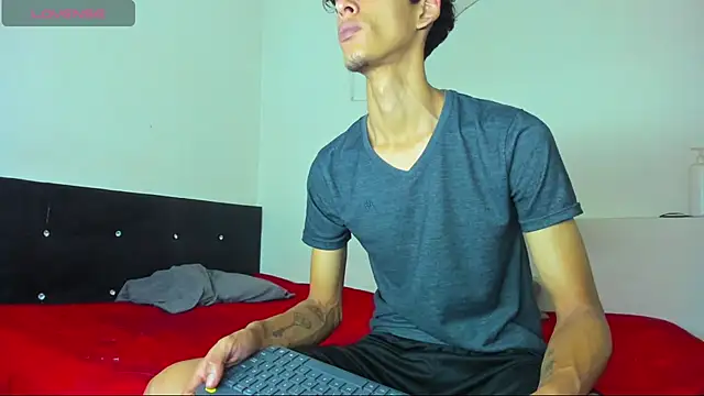 liammendoza98 online show from 05.12.26