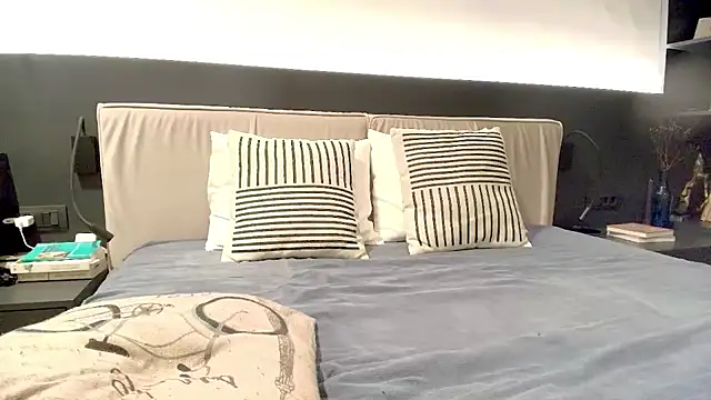 Snapshot of Peachy_ chatting on 10.08.25 Peachy online show from 10.08.25