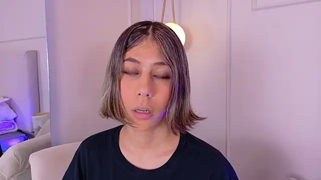 ZoeyPetit online show from 08.06.26