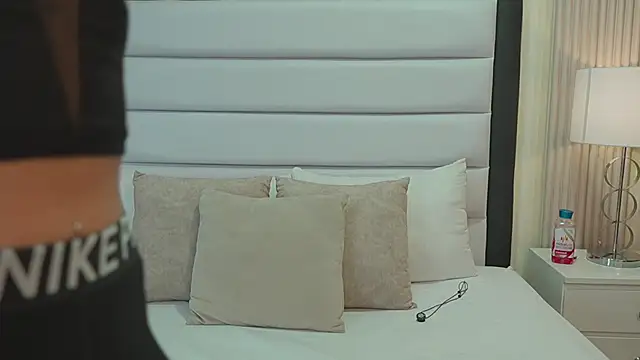 Snapshot of VioletSweetts chatting on 06.19.26 VioletSweetts online show from 06.19.26