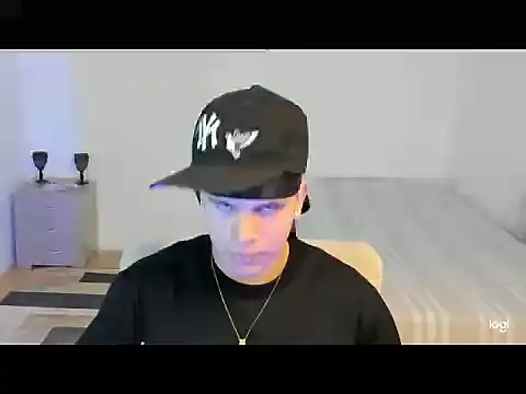 Snapshot of sant_wahlberg chatting on 05.10.26 sant wahlberg online show from 05.10.26