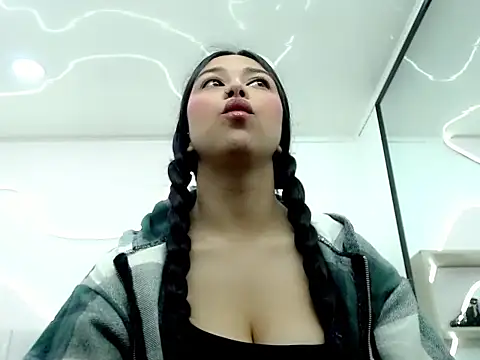 GiannaHott online show from 05.05.26