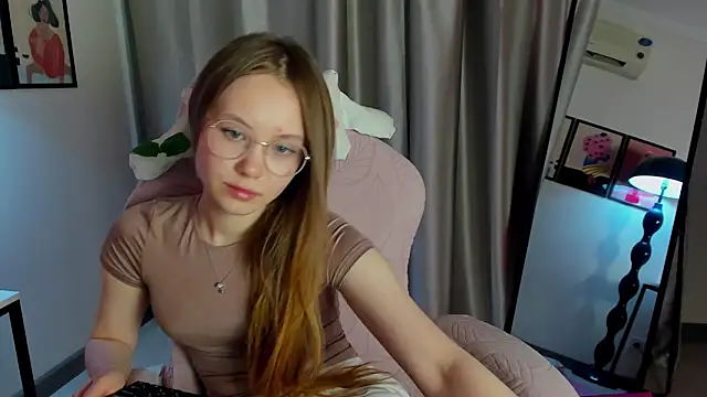 FloraLarsson online show from 05.07.26