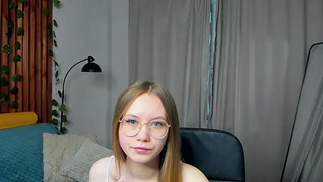 FloraLarsson online show from 05.14.26