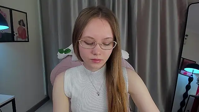 FloraLarsson online show from 05.15.26