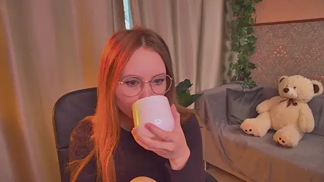 FloraLarsson online show from 06.08.26