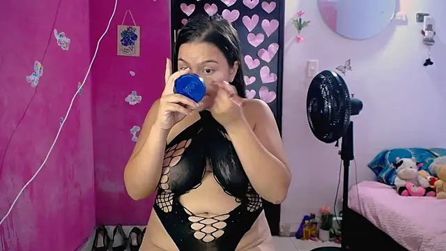 Snapshot of Kiara_tits chatting on 07.02.26 Kiara tits online show from 07.02.26
