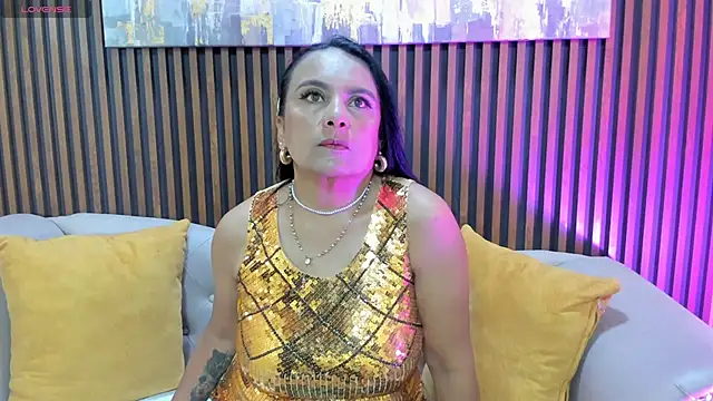 Roxanna moore online show from 04.30.26