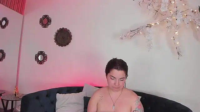 Snapshot of AngeliqueBoyer__ chatting on 07.07.26 AngeliqueBoyer online show from 07.07.26