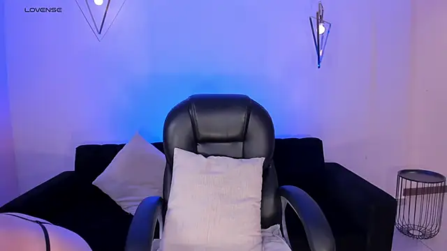 Snapshot of BellaStormX chatting on 05.23.26 BellaStormX online show from 05.23.26