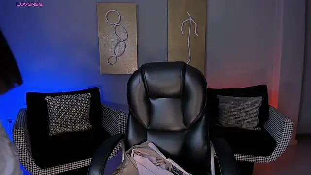 Snapshot of BellaStormX chatting on 06.04.26 BellaStormX online show from 06.04.26