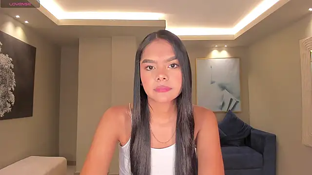 Snapshot of SaphiraJames chatting on 05.26.26 SaphiraJames online show from 05.26.26