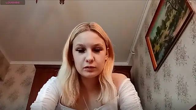 Snapshot of SharriLeisey chatting on 06.02.26 SharriLeisey online show from 06.02.26