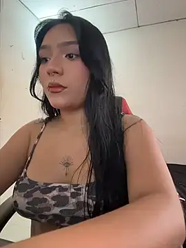 Snapshot of EmiLaurent chatting on 06.01.26 EmiLaurent online show from 06.01.26