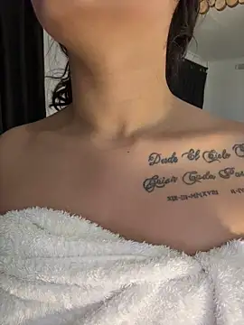 Snapshot of SabrinaX_X chatting on 05.15.26 SabrinaX X online show from 05.15.26