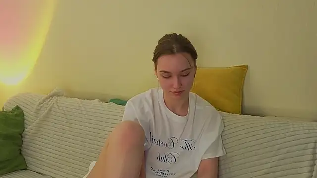 JolieDerringer online show from 06.03.26