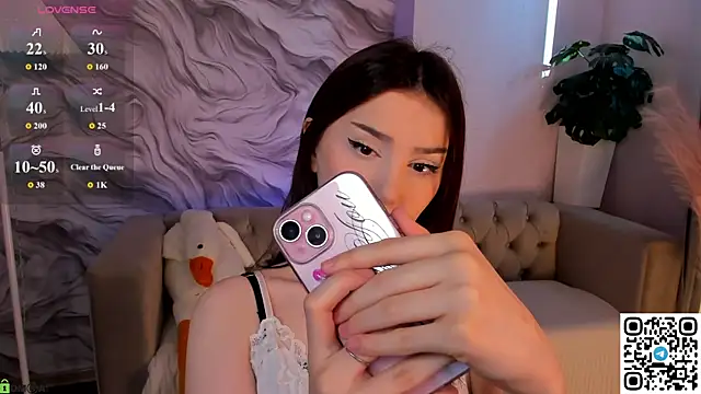 Snapshot of Lonny_Peach chatting on 07.24.26 Lonny Peach online show from 07.24.26
