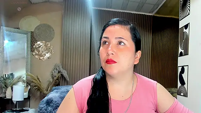 Snapshot of BBWLuxuryMuse chatting on 06.04.26 BBWLuxuryMuse online show from 06.04.26