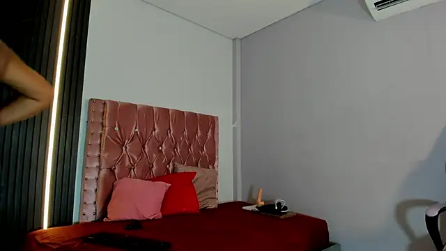 aisha moore online show from 08.05.26