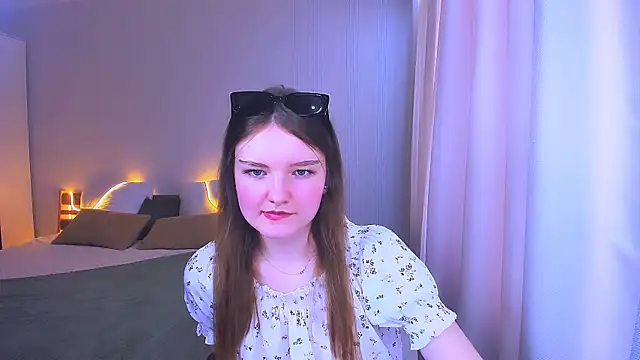 Snapshot of LookEva chatting on 06.13.26 LookEva online show from 06.13.26