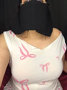 Snapshot of Gamillaa chatting on 05.24.26 Gamillaa online show from 05.24.26